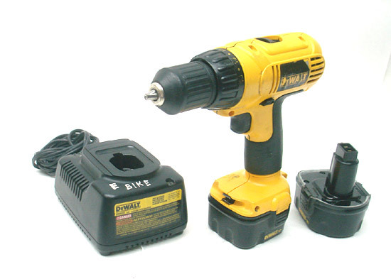 Dewalt DC727 12V cordless compact drill + batt/charger