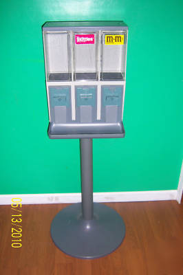 Vendstar 3000 candy vending machine w/ keys