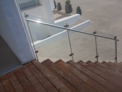 Glass staircases made to measure