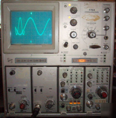 Tektronix 7704 w/7A16AN,7A16A,7B92,7B53A plug-in's.
