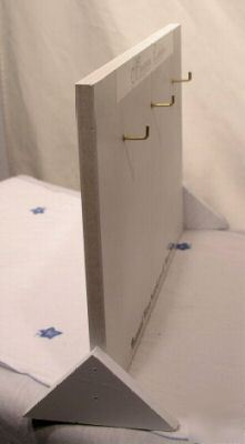 Manual woodworkers/weavers/retail shelf/store/gift shop