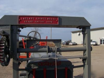 1927 caterpillar 2 ton crawler with manual blade 