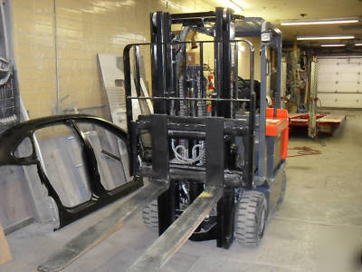 2008 toyota forklift (electric)