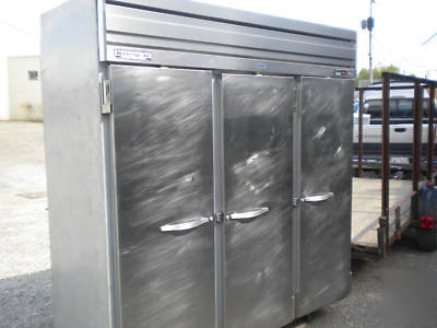 *****beverage air 3 door cooler... 